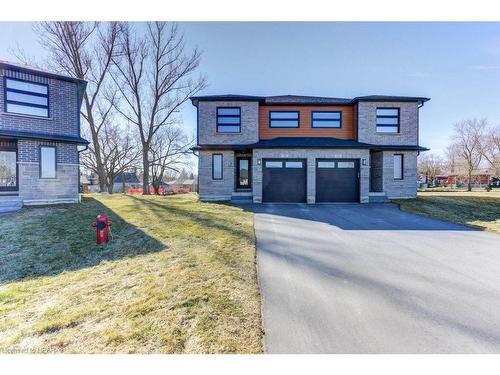 131 Jefferey Way, Mount Forest, ON - Outdoor With Facade