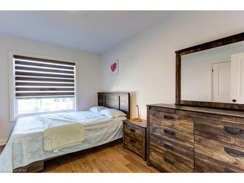 131 Jefferey Way, Mount Forest, ON - Indoor Photo Showing Bedroom