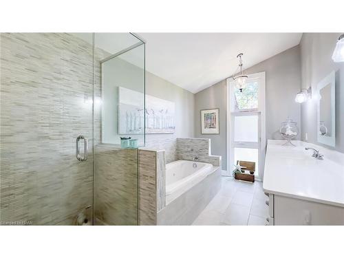 20 Charles Street, Bayfield, ON - Indoor Photo Showing Bathroom