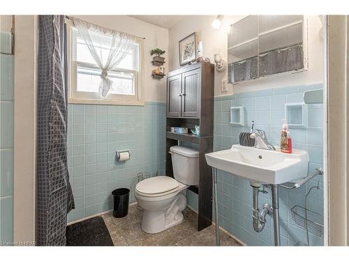 225 Brunswick Street, Stratford, ON - Indoor Photo Showing Bathroom