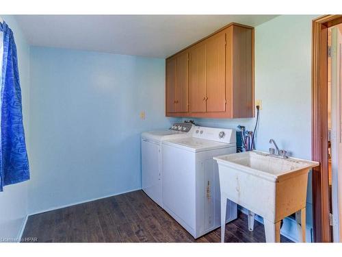 122 Fulton Street, Clinton, ON - Indoor Photo Showing Laundry Room