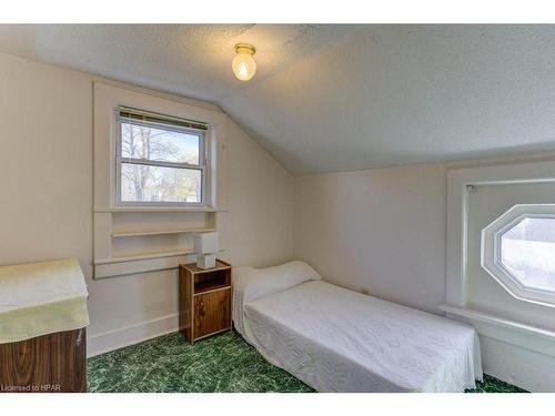 122 Fulton Street, Clinton, ON - Indoor Photo Showing Bedroom