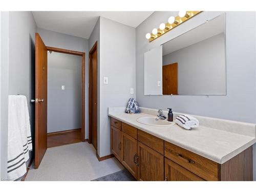 338 Greenwood Drive, Stratford, ON - Indoor Photo Showing Bathroom