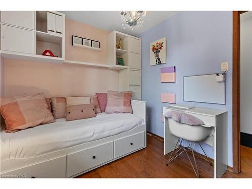 338 Greenwood Drive, Stratford, ON - Indoor Photo Showing Bedroom