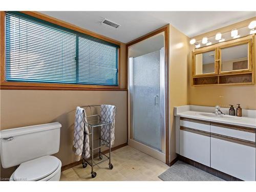338 Greenwood Drive, Stratford, ON - Indoor Photo Showing Bathroom