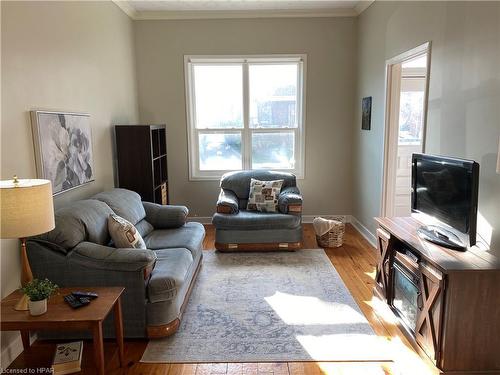 134 Inchbury Street, Hamilton, ON - Indoor Photo Showing Living Room