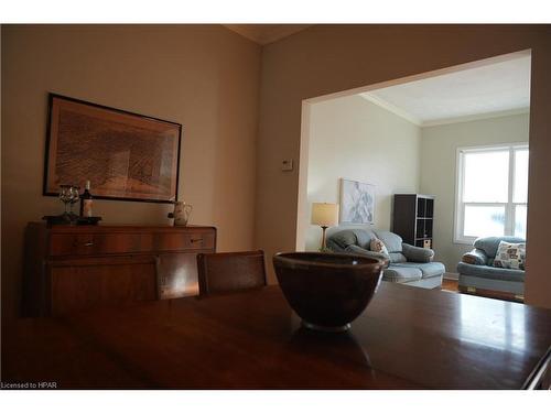 134 Inchbury Street, Hamilton, ON - Indoor Photo Showing Living Room