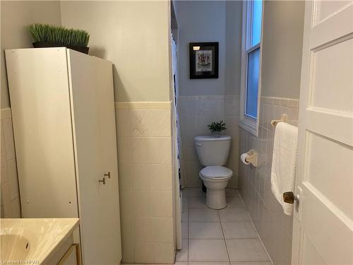 134 Inchbury Street, Hamilton, ON - Indoor Photo Showing Bathroom
