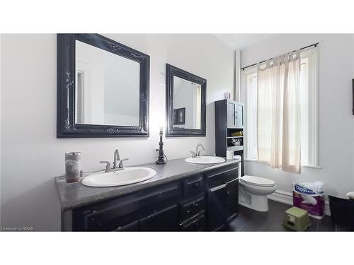 208 Townsend Street, Clinton, ON - Indoor Photo Showing Bathroom