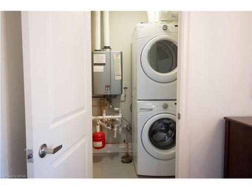 213-255 John Street N, Stratford, ON - Indoor Photo Showing Laundry Room