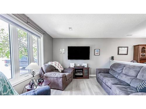4 Ducharme Crescent, Bayfield, ON - Indoor Photo Showing Living Room