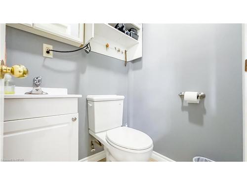4 Ducharme Crescent, Bayfield, ON - Indoor Photo Showing Bathroom