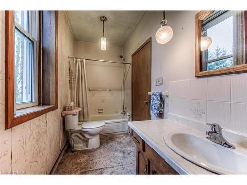 3734 Bridge Street, Wilmot Township, ON - Indoor Photo Showing Bathroom