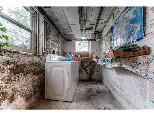 3734 Bridge Street, Wilmot Township, ON - Indoor Photo Showing Laundry Room