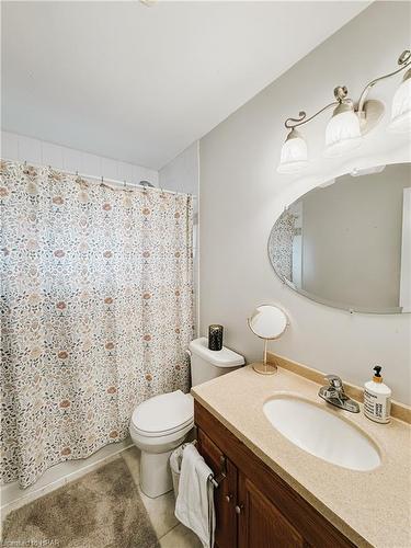 385 West Gore Street, Stratford, ON - Indoor Photo Showing Bathroom
