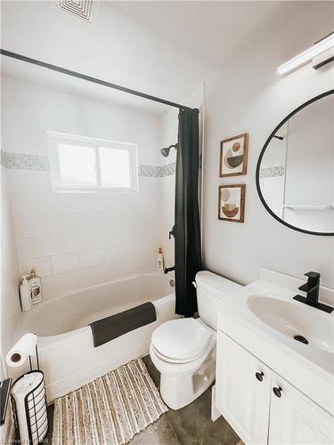 385 West Gore Street, Stratford, ON - Indoor Photo Showing Bathroom