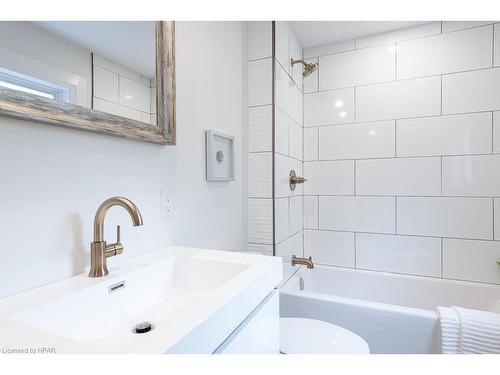 16 Blake Street, Stratford, ON - Indoor Photo Showing Bathroom