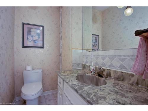 235 William Street, Stratford, ON - Indoor Photo Showing Bathroom