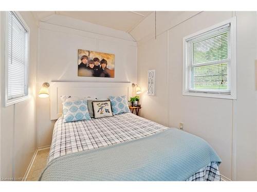 84567 Pine Needle Row, Ashfield-Colborne-Wawanosh, ON - Indoor Photo Showing Bedroom