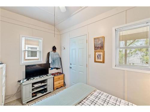 84567 Pine Needle Row, Ashfield-Colborne-Wawanosh, ON - Indoor Photo Showing Bedroom