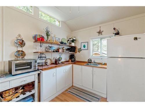 84567 Pine Needle Row, Ashfield-Colborne-Wawanosh, ON - Indoor Photo Showing Kitchen