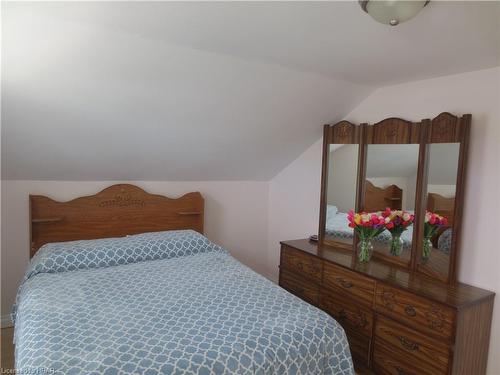 465 Queen Street S, Palmerston, ON - Indoor Photo Showing Bedroom