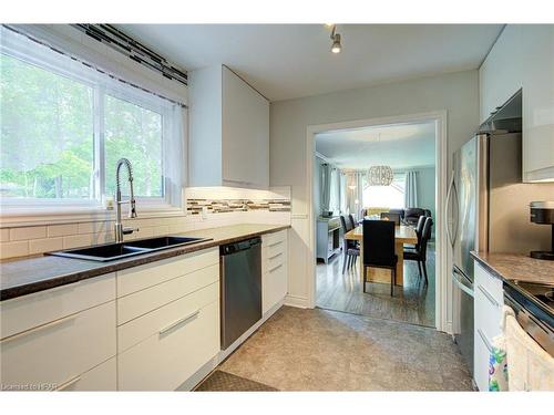 112 Antigua Drive, Wasaga Beach, ON - Indoor Photo Showing Kitchen With Double Sink With Upgraded Kitchen