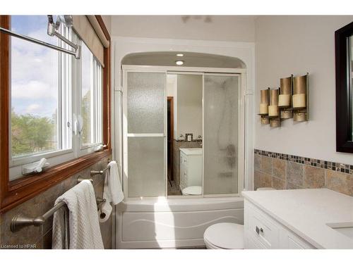 63 Crawford Street, Stratford, ON - Indoor Photo Showing Bathroom