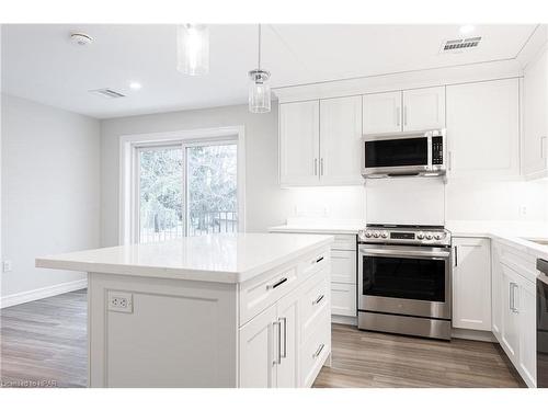 204-100 Gordon Street, Stratford, ON - Indoor Photo Showing Kitchen With Upgraded Kitchen