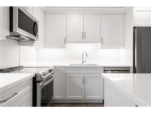 204-100 Gordon Street, Stratford, ON - Indoor Photo Showing Kitchen With Upgraded Kitchen