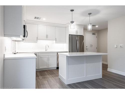 204-100 Gordon Street, Stratford, ON - Indoor Photo Showing Kitchen With Upgraded Kitchen