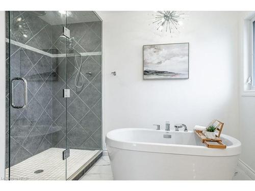 30 Vanevery Way, Stratford, ON - Indoor Photo Showing Bathroom