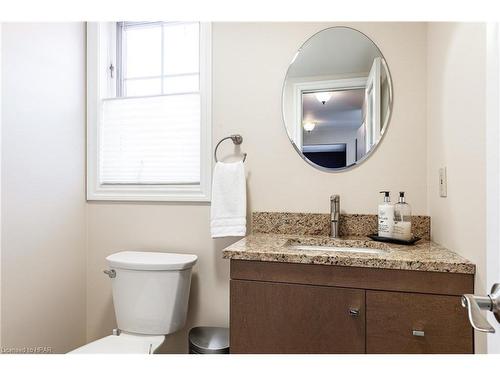 21 Neal Avenue, Stratford, ON - Indoor Photo Showing Bathroom