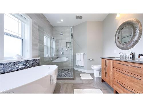 24 Thimbleweed Drive, Bayfield, ON - Indoor Photo Showing Bathroom