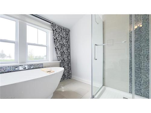 24 Thimbleweed Drive, Bayfield, ON - Indoor Photo Showing Bathroom