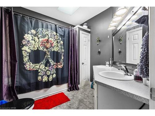 150 Railway Avenue, Stratford, ON - Indoor Photo Showing Bathroom