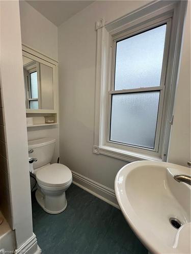 270 Albert Street, Stratford, ON - Indoor Photo Showing Bathroom