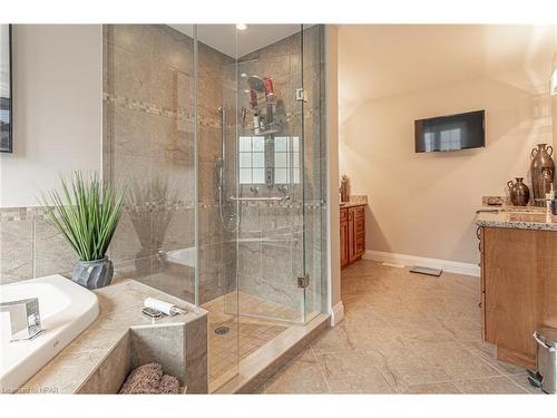 17 Brown Street, Stratford, ON - Indoor Photo Showing Bathroom