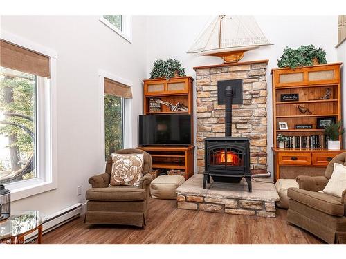 84841 Shamrock Beach Rd, Ashfield-Colborne-Wawanosh, ON - Indoor Photo Showing Living Room With Fireplace