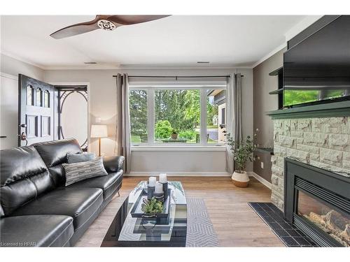 33 Keith Crescent, Bayfield, ON - Indoor Photo Showing Living Room With Fireplace