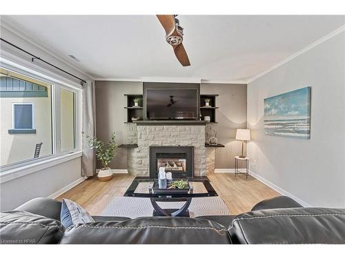 33 Keith Crescent, Bayfield, ON - Indoor Photo Showing Living Room With Fireplace