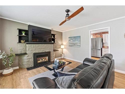 33 Keith Crescent, Bayfield, ON - Indoor Photo Showing Living Room With Fireplace