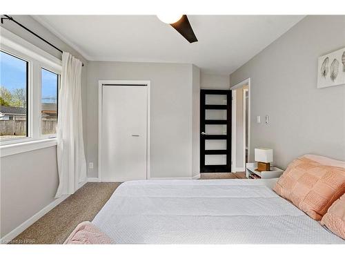 33 Keith Crescent, Bayfield, ON - Indoor Photo Showing Bedroom