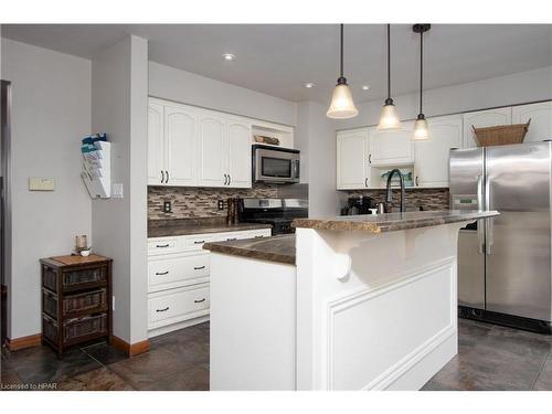 85 Huron Road, Mitchell, ON - Indoor Photo Showing Kitchen With Upgraded Kitchen