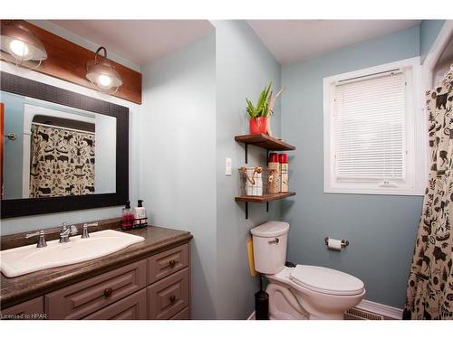 85 Huron Road, Mitchell, ON - Indoor Photo Showing Bathroom