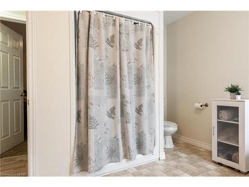 487 West Gore Street, Stratford, ON - Indoor Photo Showing Bathroom