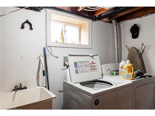487 West Gore Street, Stratford, ON - Indoor Photo Showing Laundry Room