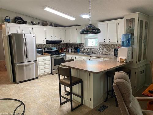 17 Sioux Lane, Meneset, ON - Indoor Photo Showing Kitchen