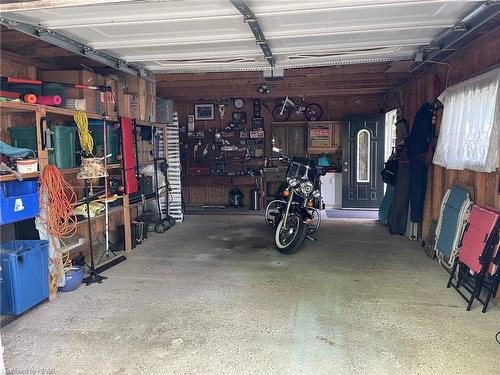 17 Sioux Lane, Meneset, ON - Indoor Photo Showing Garage