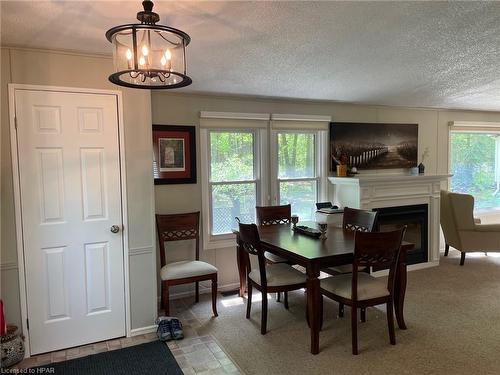 17 Sioux Lane, Meneset, ON - Indoor Photo Showing Dining Room